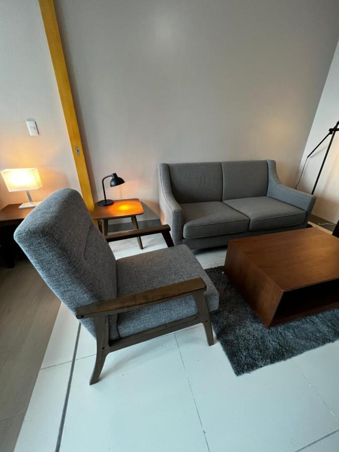 1 Bedroom Uptown Bgc Across Uptown Mall Manila Exteriör bild