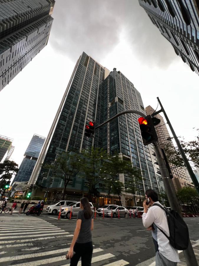 1 Bedroom Uptown Bgc Across Uptown Mall Manila Exteriör bild