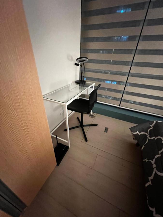 1 Bedroom Uptown Bgc Across Uptown Mall Manila Exteriör bild