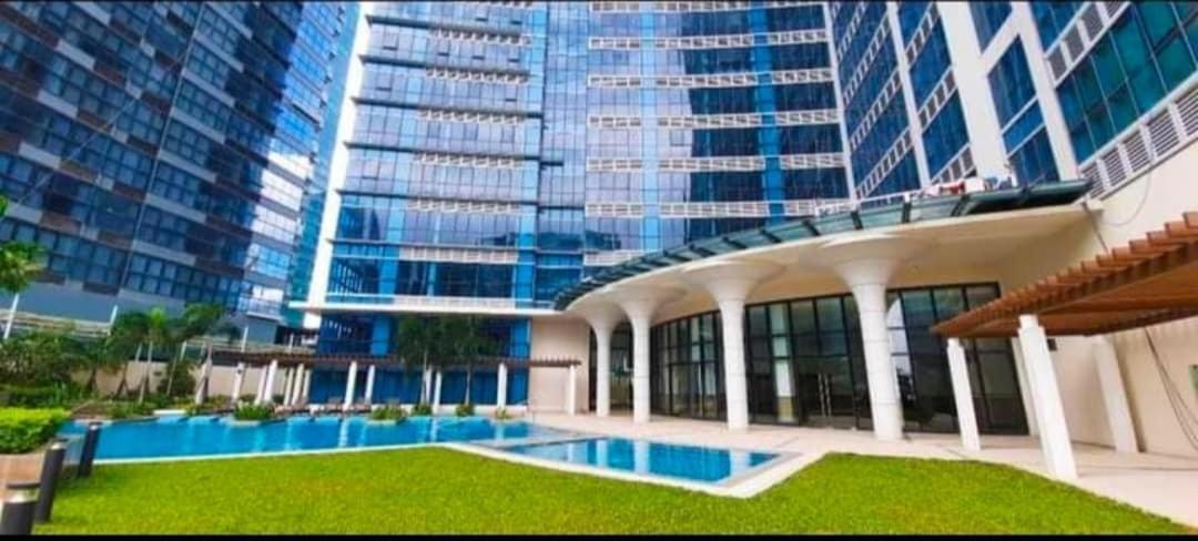 1 Bedroom Uptown Bgc Across Uptown Mall Manila Exteriör bild