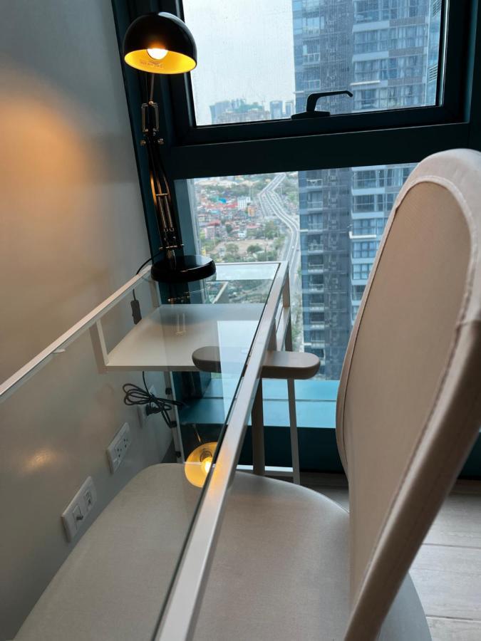 1 Bedroom Uptown Bgc Across Uptown Mall Manila Exteriör bild