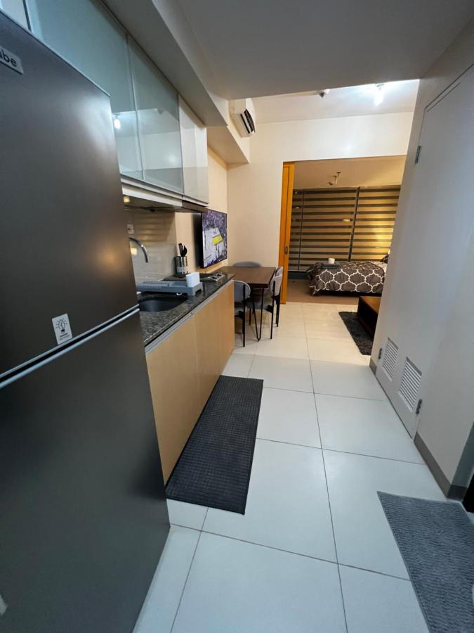 1 Bedroom Uptown Bgc Across Uptown Mall Manila Exteriör bild