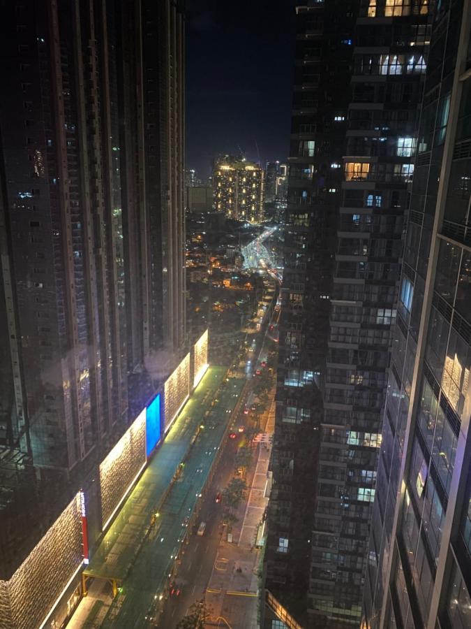1 Bedroom Uptown Bgc Across Uptown Mall Manila Exteriör bild