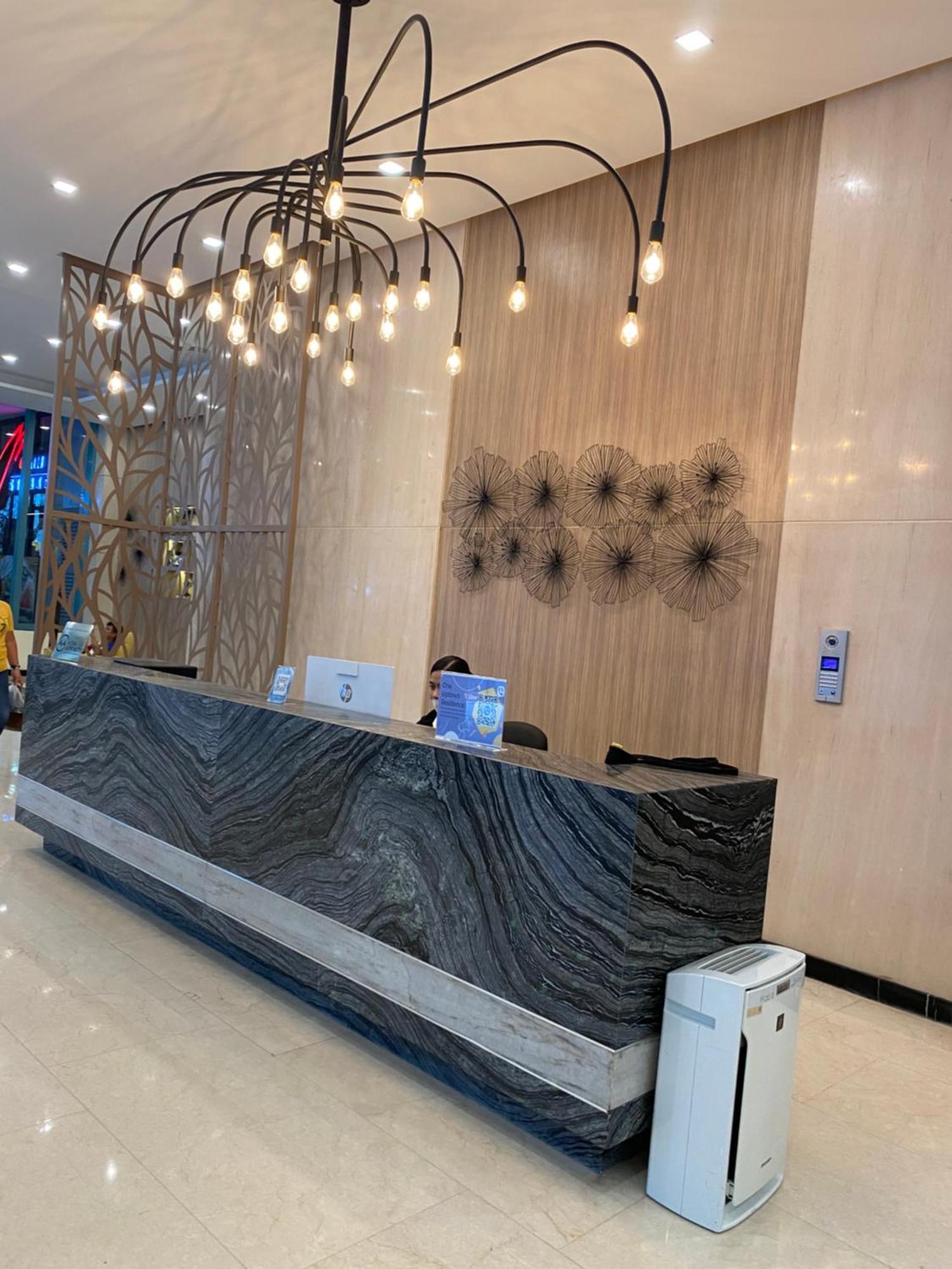 1 Bedroom Uptown Bgc Across Uptown Mall Manila Exteriör bild